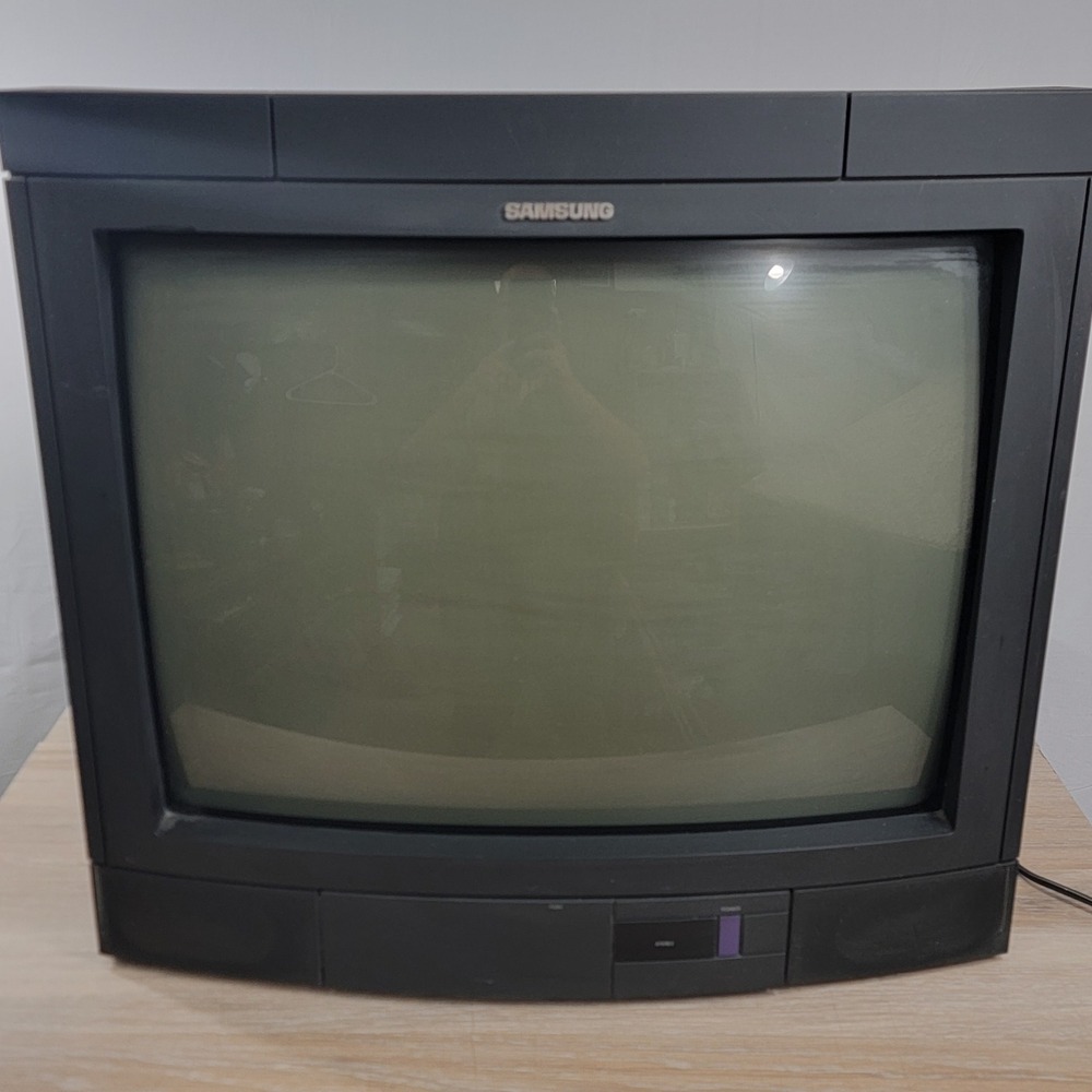 Vintage Samsung TXB2525 25" CRT TV Retro Gaming Television September 1993 Black